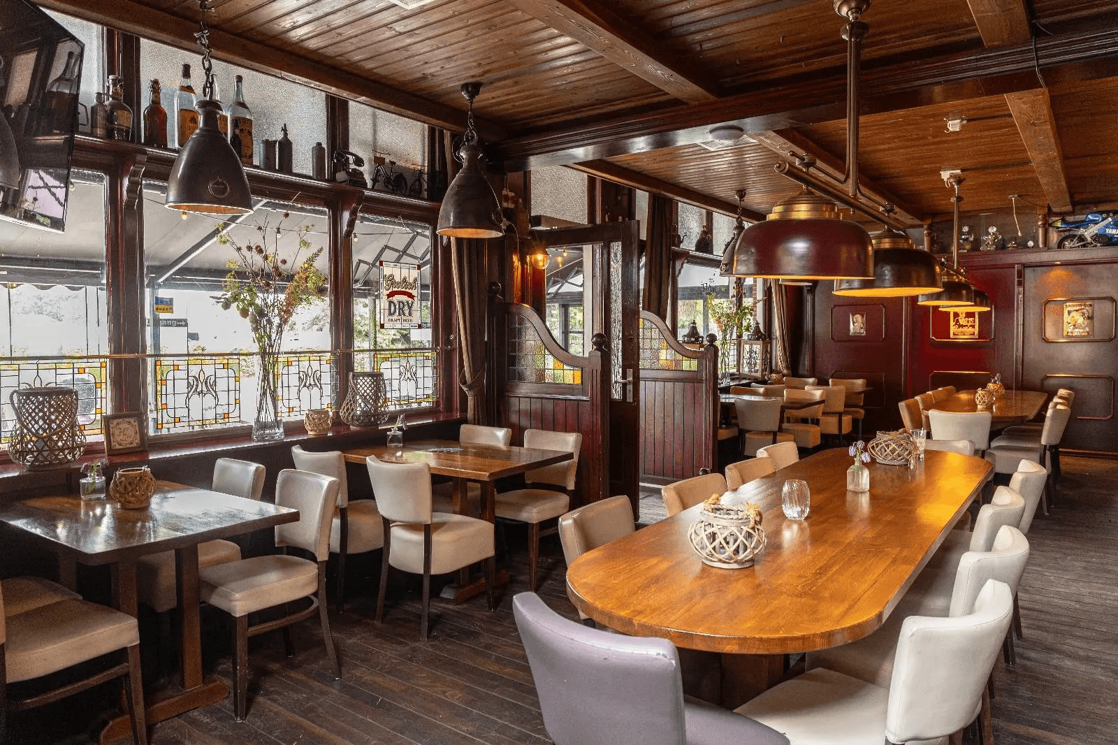 Lange tafel café sfeer